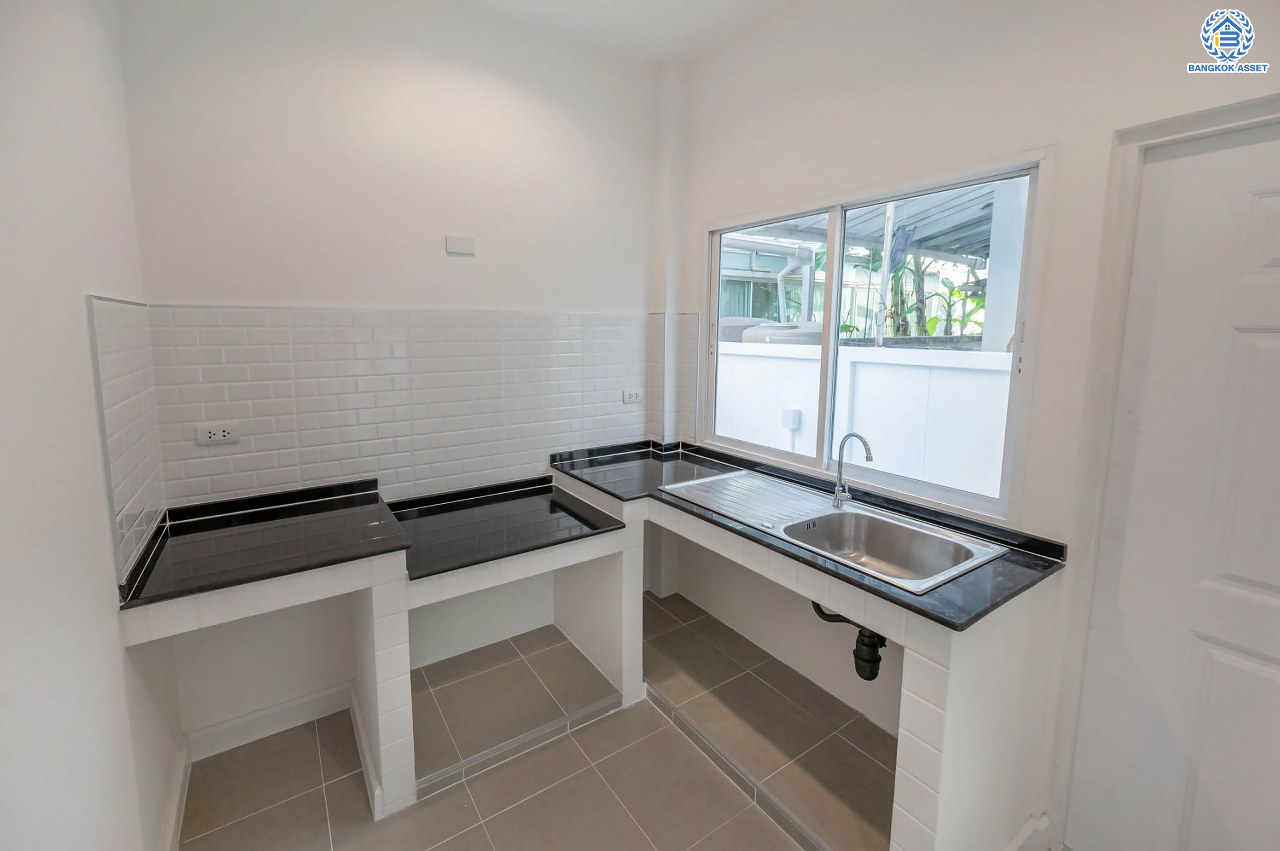 บ้านมือสองตกแต่งใหม่ โครงการ บางกอก บูเลอวาร์ด รามอินทรา แบรนด์ SC Asset เนื้อที่ 55.20 ตร.ว. ฟังก์ชัน 3 ห้องนอน 3 ห้องน้ำ ที่จอดรถ 2 คัน บนทำเลแห่งการเดินทาง เชื่อมต่อถนนรามอินทรา, ถนนรัชดา-รามอินทรา ใกล้จุดขึ้น "ทางด่วนรามอินทรา" รถไฟฟ้าสายสีชมพู "สถานีวงแหวนรามอินทรา" และ ใกล้ห้างแฟชั่น ไอส์แลนด์